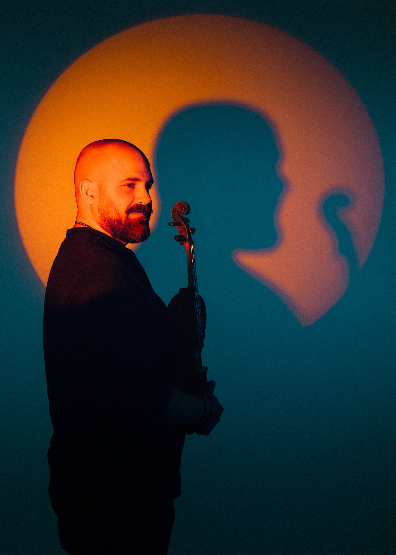 Side portrait with shadow and warm light