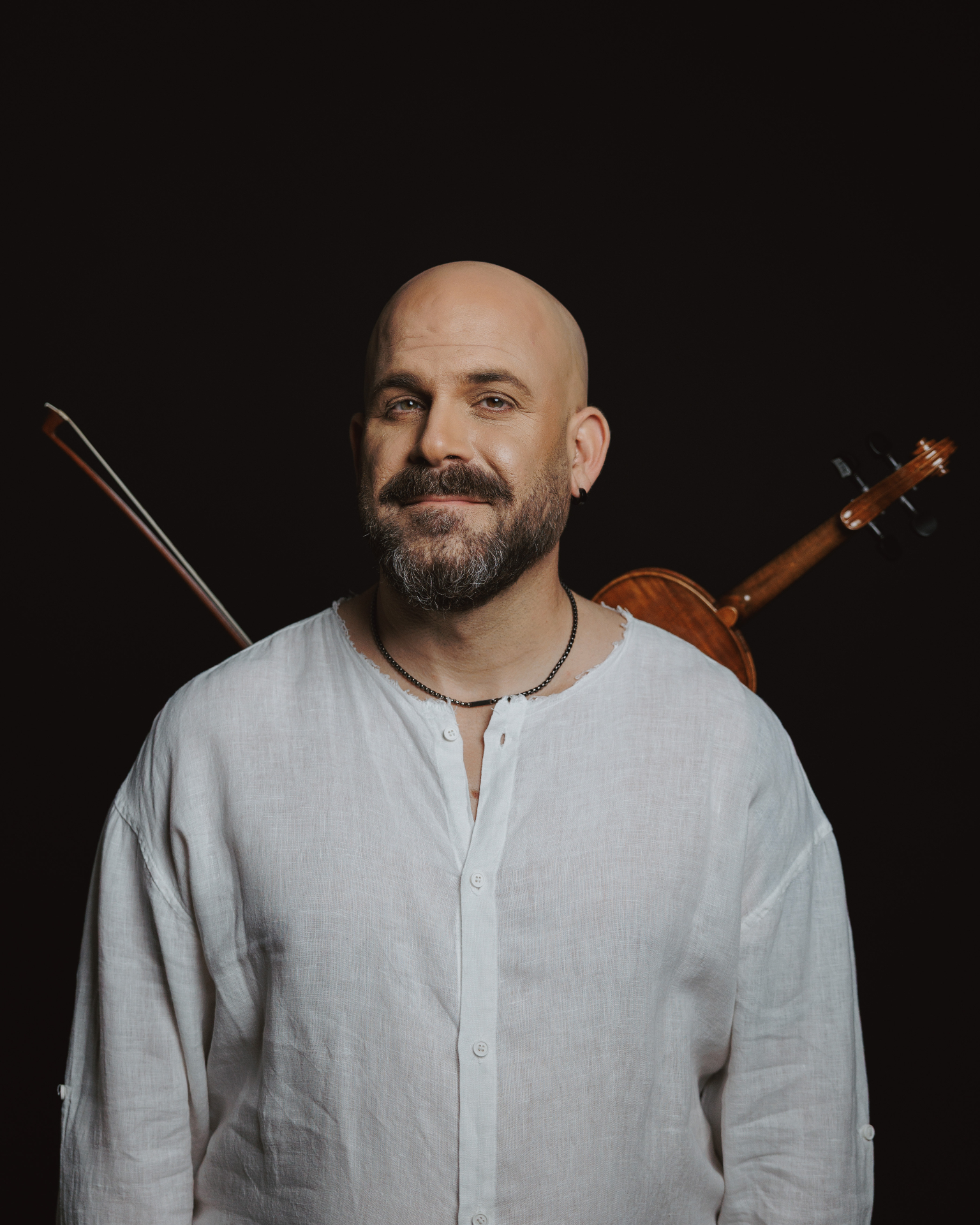 Portrait in white shirt with violin