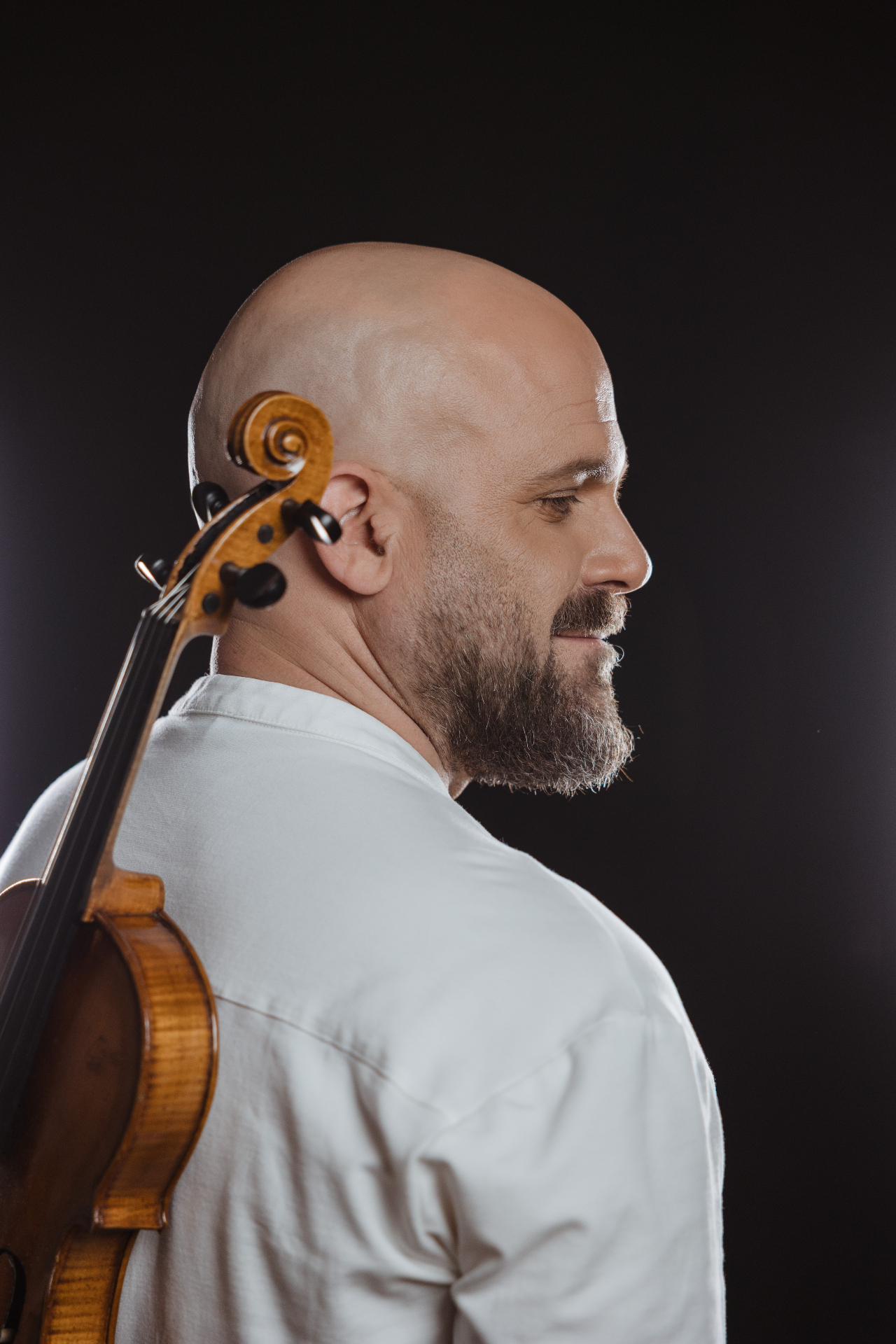 Profile with violin on shoulder